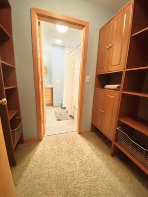 Interior - Stratton; 8 min. King beds, fire place, dogs ok! (Winhall)