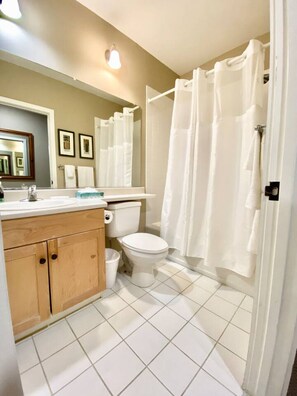 Hair dryer, towels - Stratton walk on/off, King beds, FP, hot tub, pool, sauna! (Stratton)