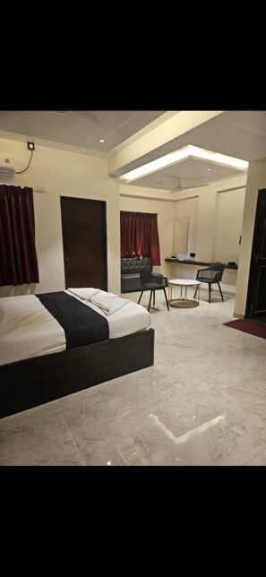 Signature Double Room, City View - Lotus Excutive Tupe Patil Road (Pune)