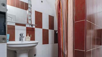 Basic Double Room, Balcony, Partial Sea View | Bathroom