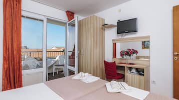 Appartement Classique, 1 chambre, vue partielle sur la mer | Fer et planche Ă repasser, Wi-Fi gratuit, draps fournis