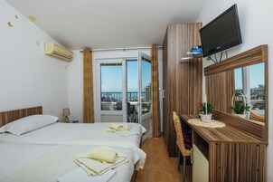 Tabla de planchar con plancha, wifi gratis y ropa de cama 