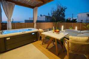 Outdoor dining - 50m to Beach: 2 Suites, Hot Tubs & Parking (Rethymno Town)