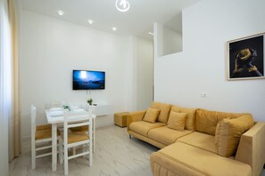 TV - Valerie`s Apartment by TOK (Durrës)