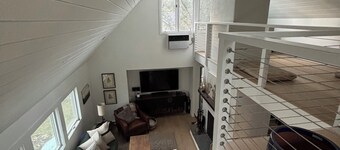 5-bedroom lake home house in peaceful Monterey. Pet friendly. Fenced in yard