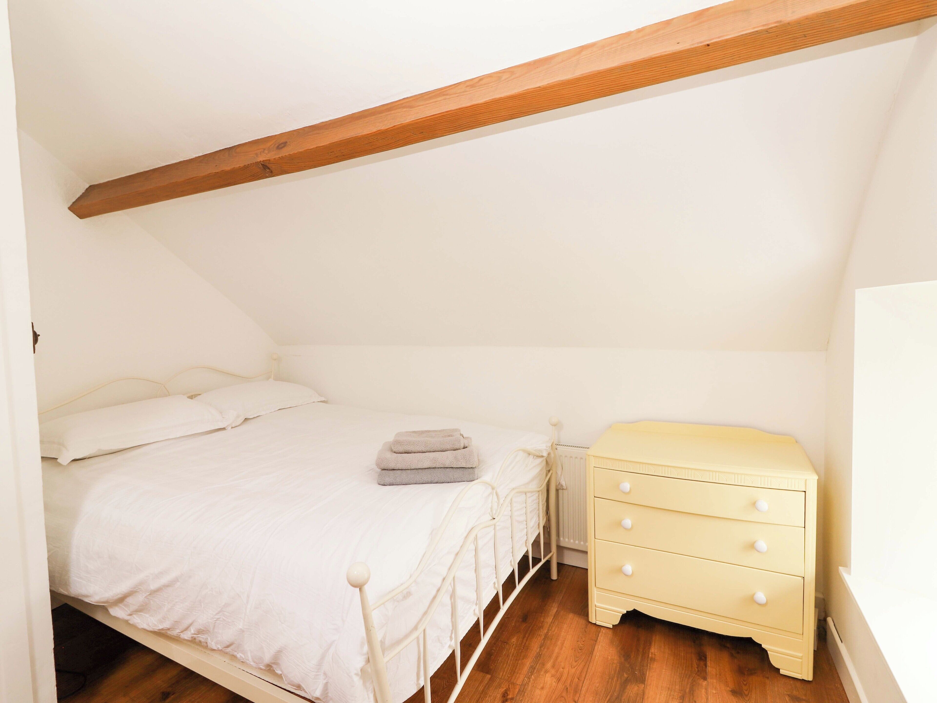 2 bedrooms, individually decorated, individually furnished, free WiFi