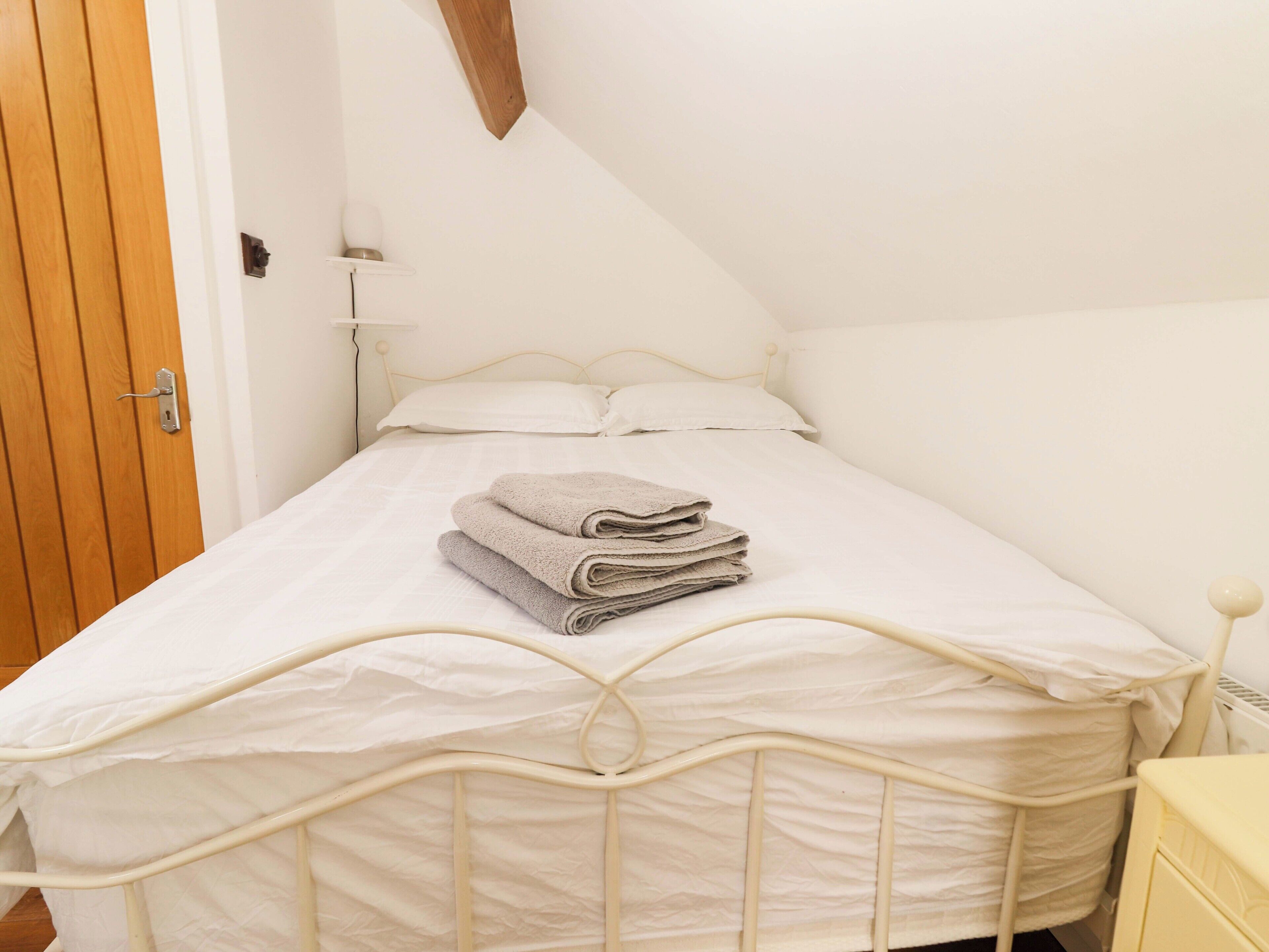 2 bedrooms, individually decorated, individually furnished, free WiFi