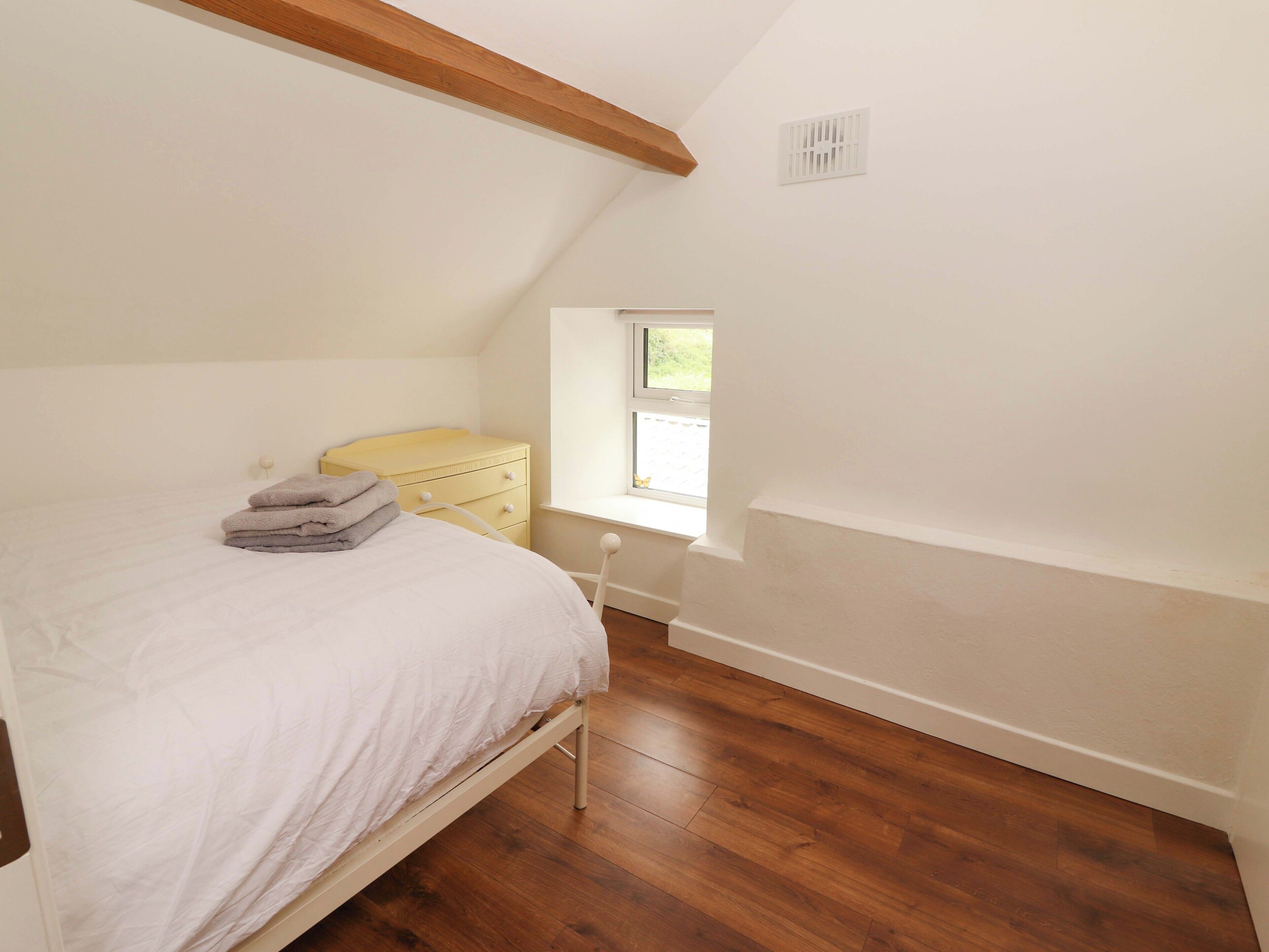 2 bedrooms, individually decorated, individually furnished, free WiFi