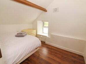 2 bedrooms, individually decorated, individually furnished, free WiFi