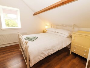2 bedrooms, individually decorated, individually furnished, free WiFi