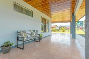 Terrace/patio - Gray Oasis, Private Pool (La Fortuna)