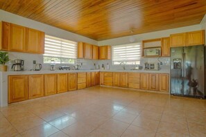 Fridge, microwave, oven, blender - Gray Oasis, Private Pool (La Fortuna)