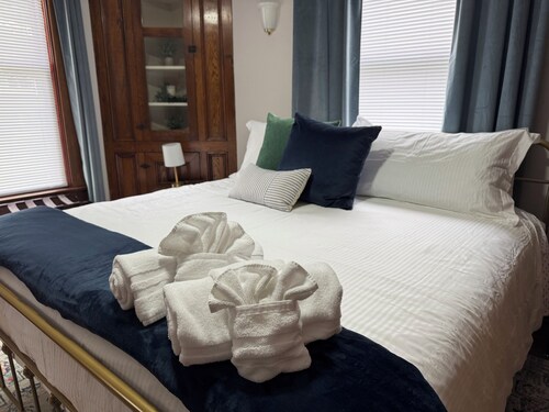 Cozy 2BR • King Beds • Near Mid-Ohio & Snow Trails Retreat