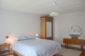 4 bedrooms, WiFi, bed sheets - Farmhouse Gîte - "La Popote" (Passenans)