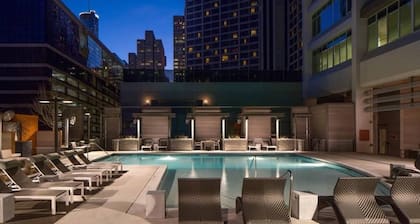Luxury Highrise 20th floor 2-bed/2 bath in Downtown Atlanta w Gym Pool Game room