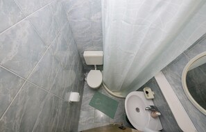 Shower, hair dryer, towels, toilet paper - Petra Sea View Apartment 3 (Kampor)