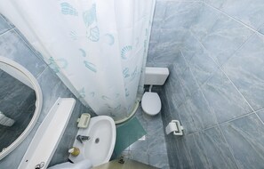 Shower, hair dryer, towels, toilet paper - Petra Sea View Apartment 3 (Kampor)
