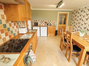 Cottage | Private kitchen - Rowan Cottage (Boston)