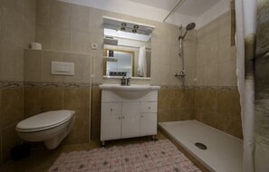 Shower, hair dryer, towels, toilet paper - Petra Sea View Apartment 5 (Kampor)
