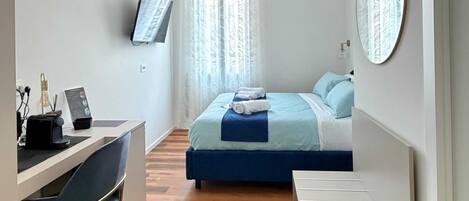 Kahden hengen standard-huone (yksi tai kaksi sänkyä), oma kylpyhuone | Tallelokero huoneessa, työpöytä
