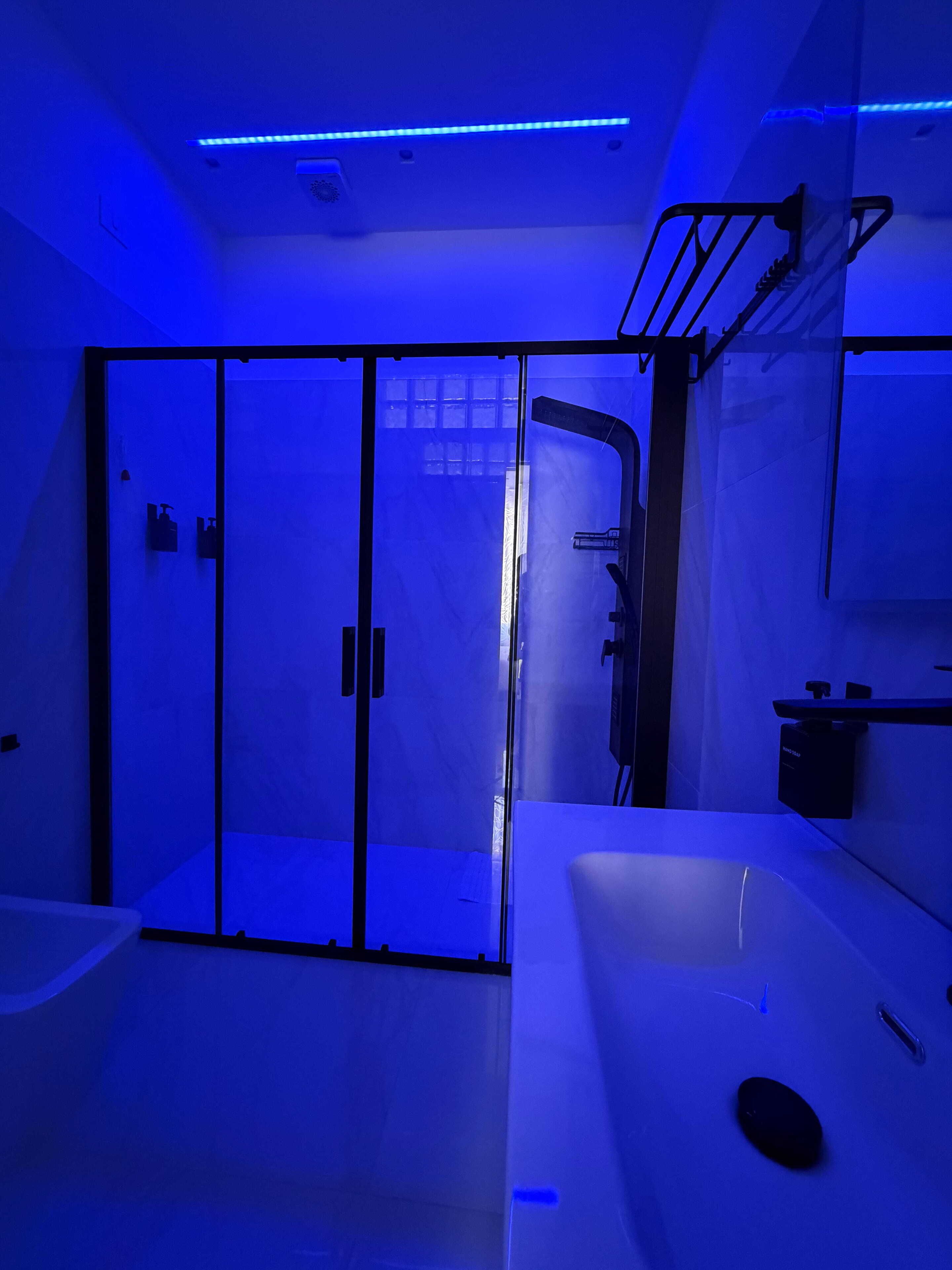 Luxury-Doppel- oder -Zweibettzimmer, eigenes Bad | Badezimmer | Haartrockner, Hausschuhe, Handtücher, Seife