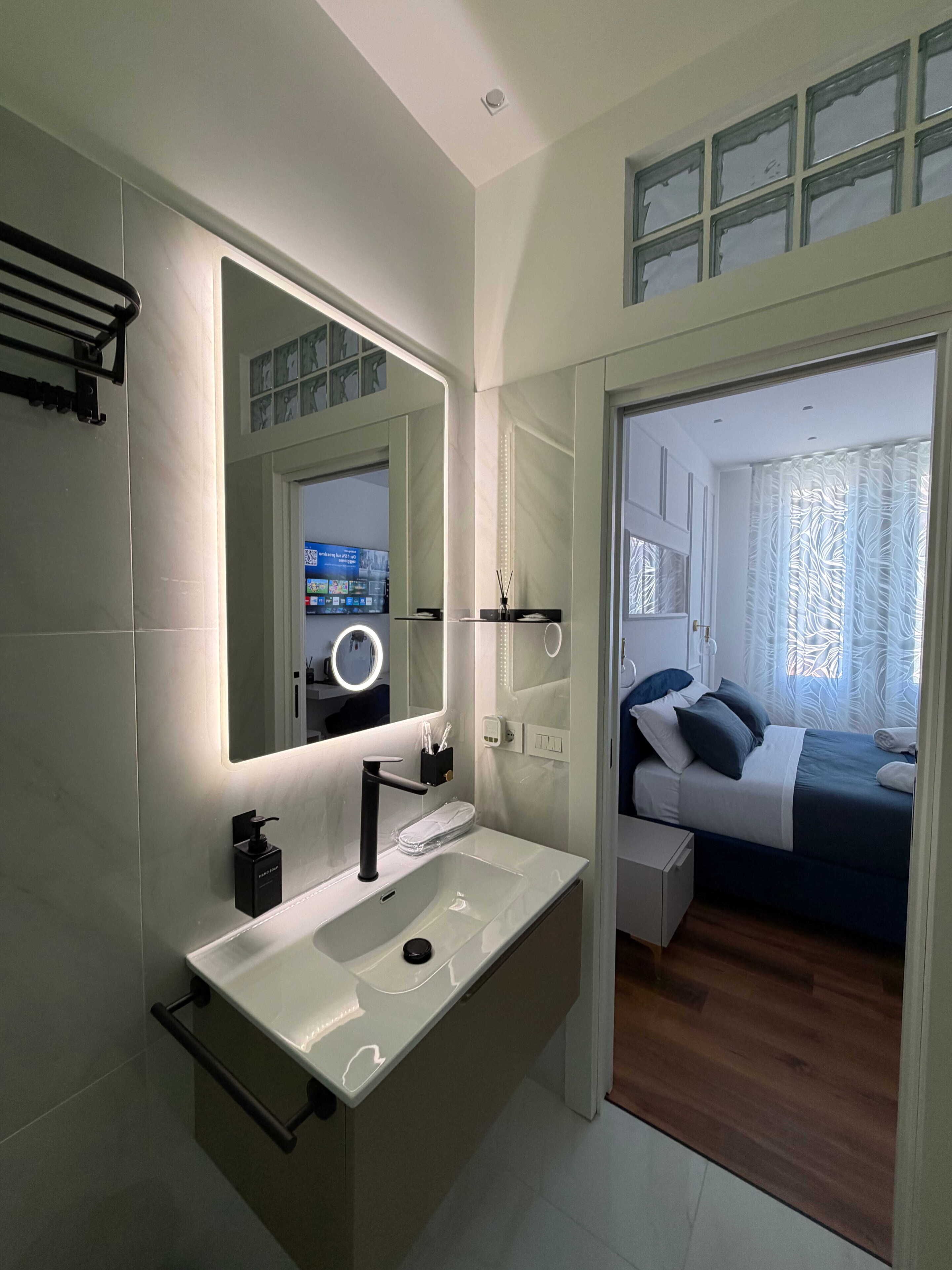 Luxury-Doppel- oder -Zweibettzimmer, eigenes Bad | Badezimmer | Haartrockner, Hausschuhe, Handtücher, Seife