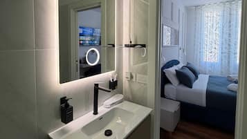 Luxury-Doppel- oder -Zweibettzimmer, eigenes Bad | Badezimmer