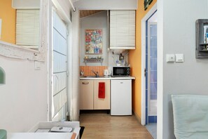 Fridge, microwave, electric kettle, cookware/dishes/utensils