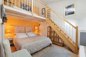 Room - La Caravelle - Courteline Guest Room with Shared Terrace and Wi-Fi (Saint-Herblain)