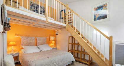 La Caravelle - Courteline Guest Room with Shared Terrace and Wi-Fi