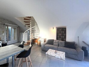 Living area - Nice Villa Duplex Parking Montpellier Plage (Lattes)