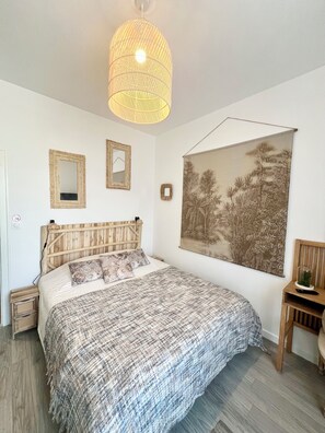 Room - Vrbo Property (Guingamp)