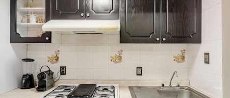 Fridge, microwave, oven, coffee/tea maker