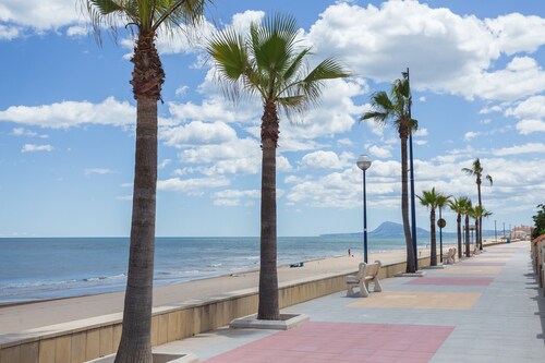Holiday Home 'Villa Miramar Beach' with Mountain View, Wi-Fi and Air Conditioning