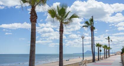 Holiday Home 'Villa Miramar Beach' with Mountain View, Wi-Fi and Air Conditioning