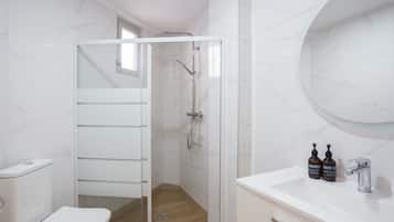 Shower, towels