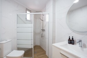 Shower, towels