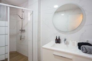 Shower, towels