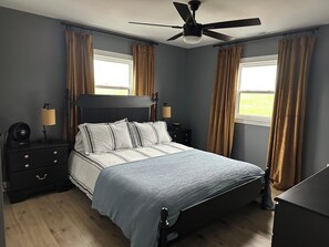 4 bedrooms, iron/ironing board, WiFi, bed sheets