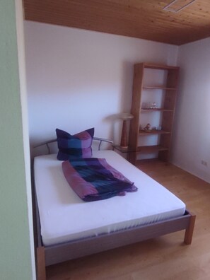 2 bedrooms, free WiFi, bed sheets - Nice cozy apartment on the ground floor of a detached house, terrace, parking space. (Rheinau)