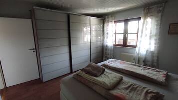 2 bedrooms, free WiFi, bed sheets