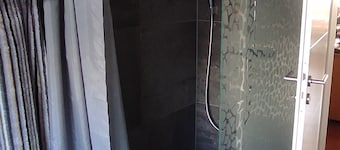 Nice cozy apartment on the ground floor of a detached house, terrace, parking space.