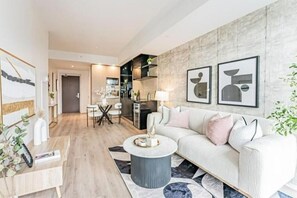 Junior Room | Living area - Suites Eaton - Toronto (Toronto)