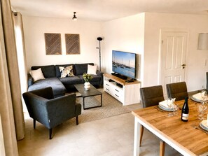 Smart-TV, Videospiele, Bücher, Stereoanlage