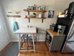 Private kitchen - 3-bedroom house in beautiful Manayunk with cool AC breeze (Philadelphia)