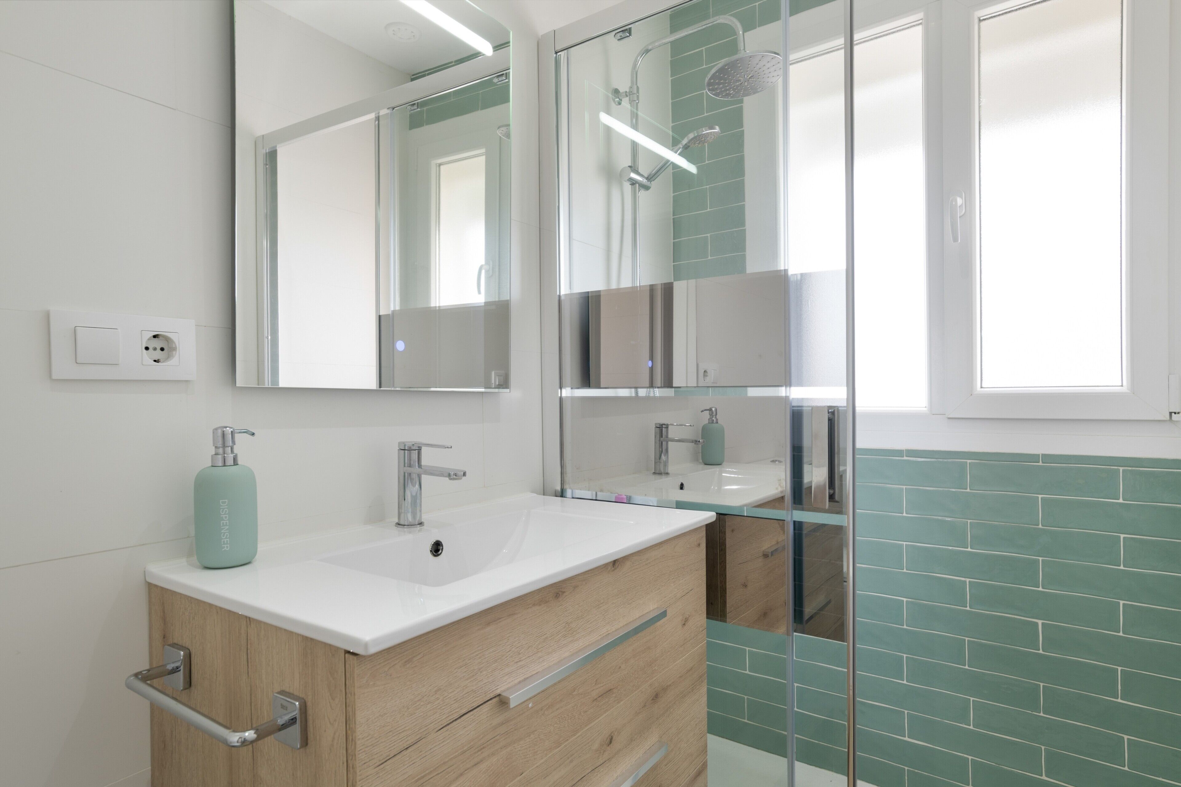 Een douche, handdoeken