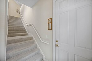 Interior - San Remo Dr Beauty ~ 3BR 3BA at Summer Beach (Nassau County)
