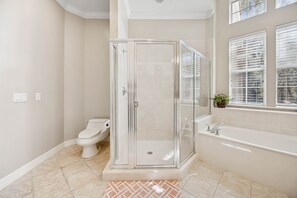 Shower, hair dryer, towels, soap - San Remo Dr Beauty ~ 3BR 3BA at Summer Beach (Nassau County)