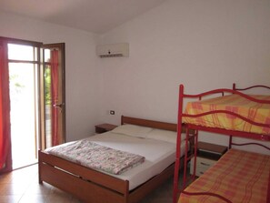 2 bedrooms, bed sheets - Casa Claudia Holiday Home Porto Pino (Is Potettus)