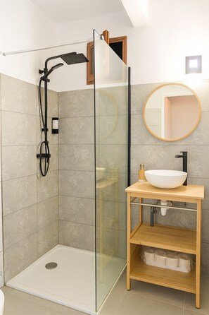 Bathroom - Vrbo Property (Fort-de-France)